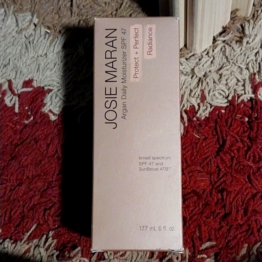 Josie Maran_ Argan Daily Mostorizer SPF 47